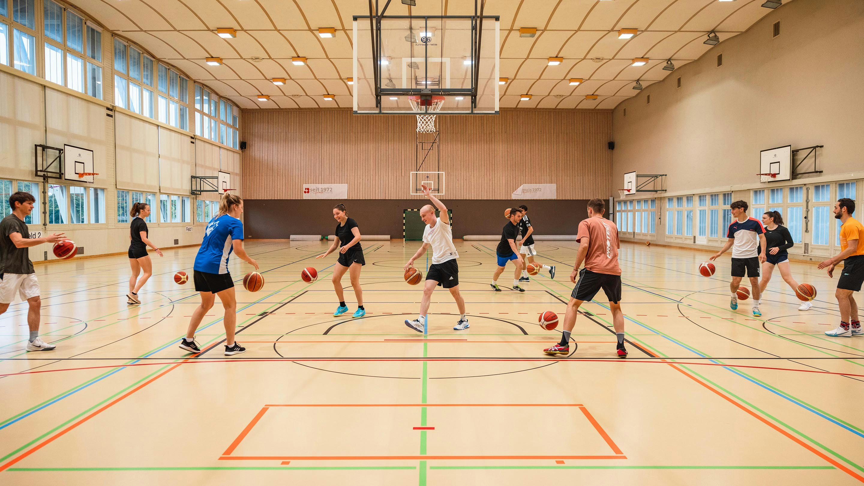 Studenten der EHSM während eines Basketballkurses. Foto: BASPO / Charlène Mamie