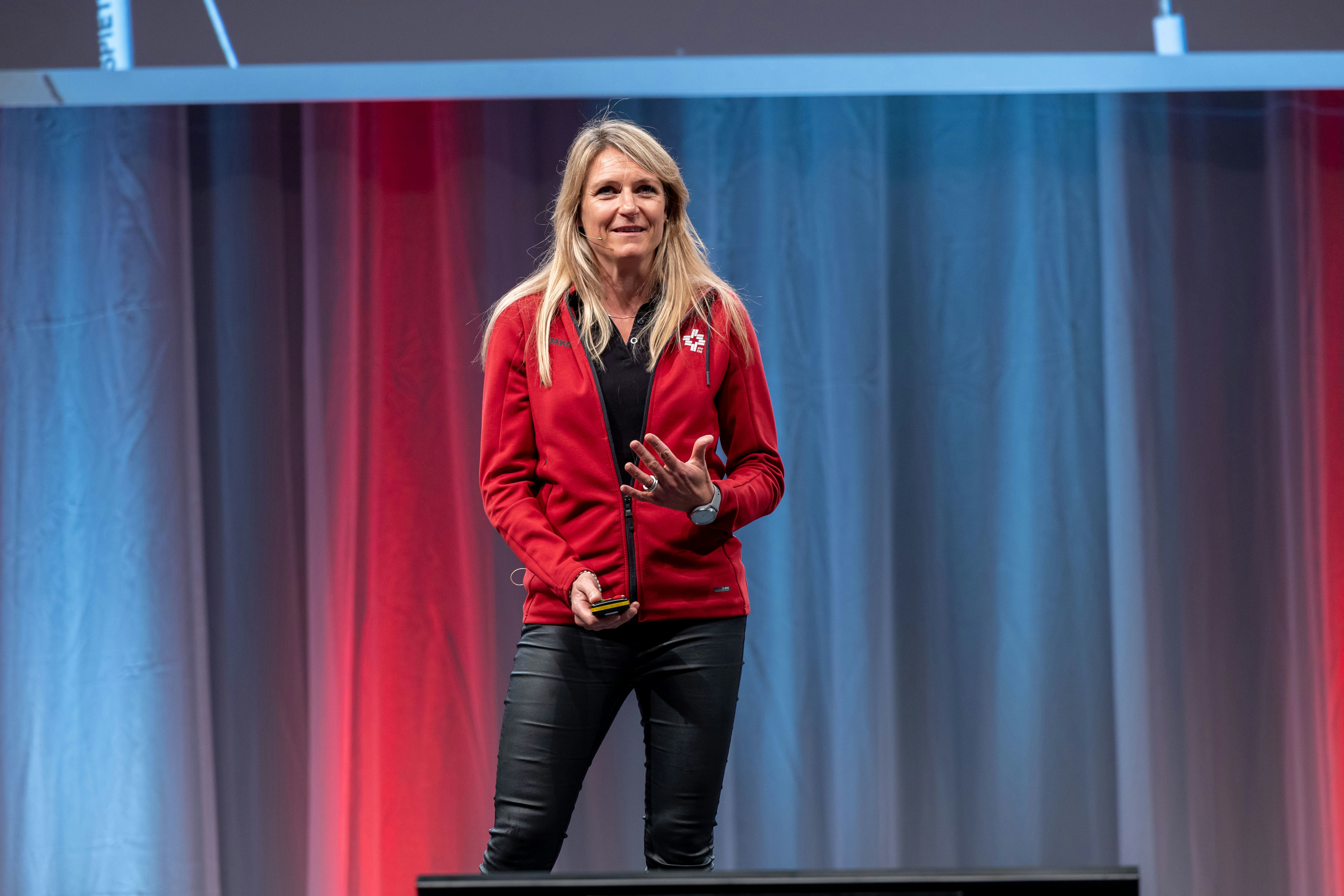 Béatrice Wertli, Direktorin des Schweizerischen Turnverbands, erklärt, wie der STV nach den Magglinger-Protokollen alles daran setzt, das Vertrauen der Sportler/innen und deren Eltern wieder zu gewinnen.
Foto: BASPO / Ueli Känzig