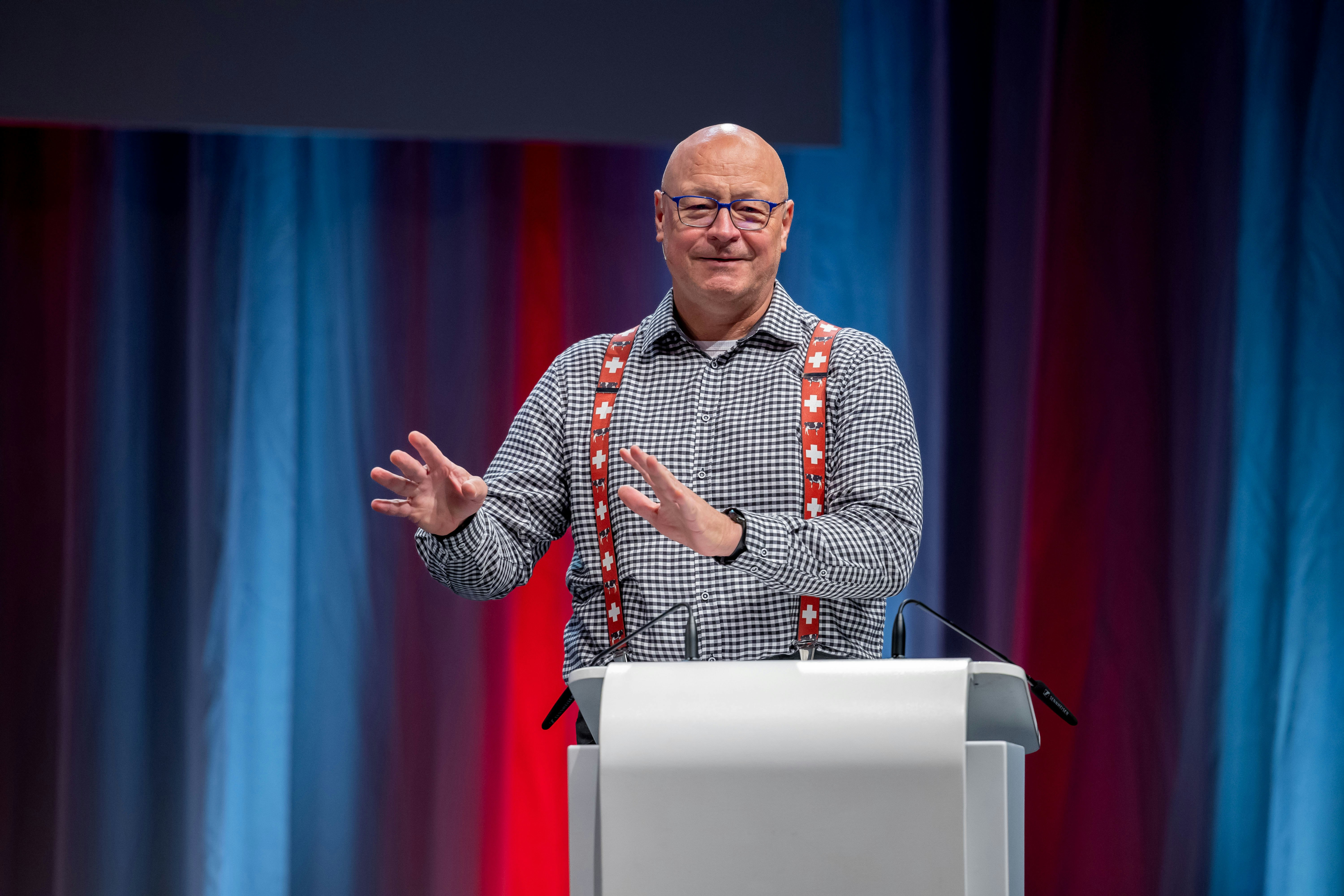 Der ehemalige Sportmanager und Trainer Patrick Magyar plaudert an der MTT 2022 aus dem Nähkästchen. Er beschreibt seinen Lebensweg und welchen Einfluss, dieser auf seine berufliche Tätigkeit hatte und wie er Erfolg definiert.
Foto: BASPO / Ueli Känzig