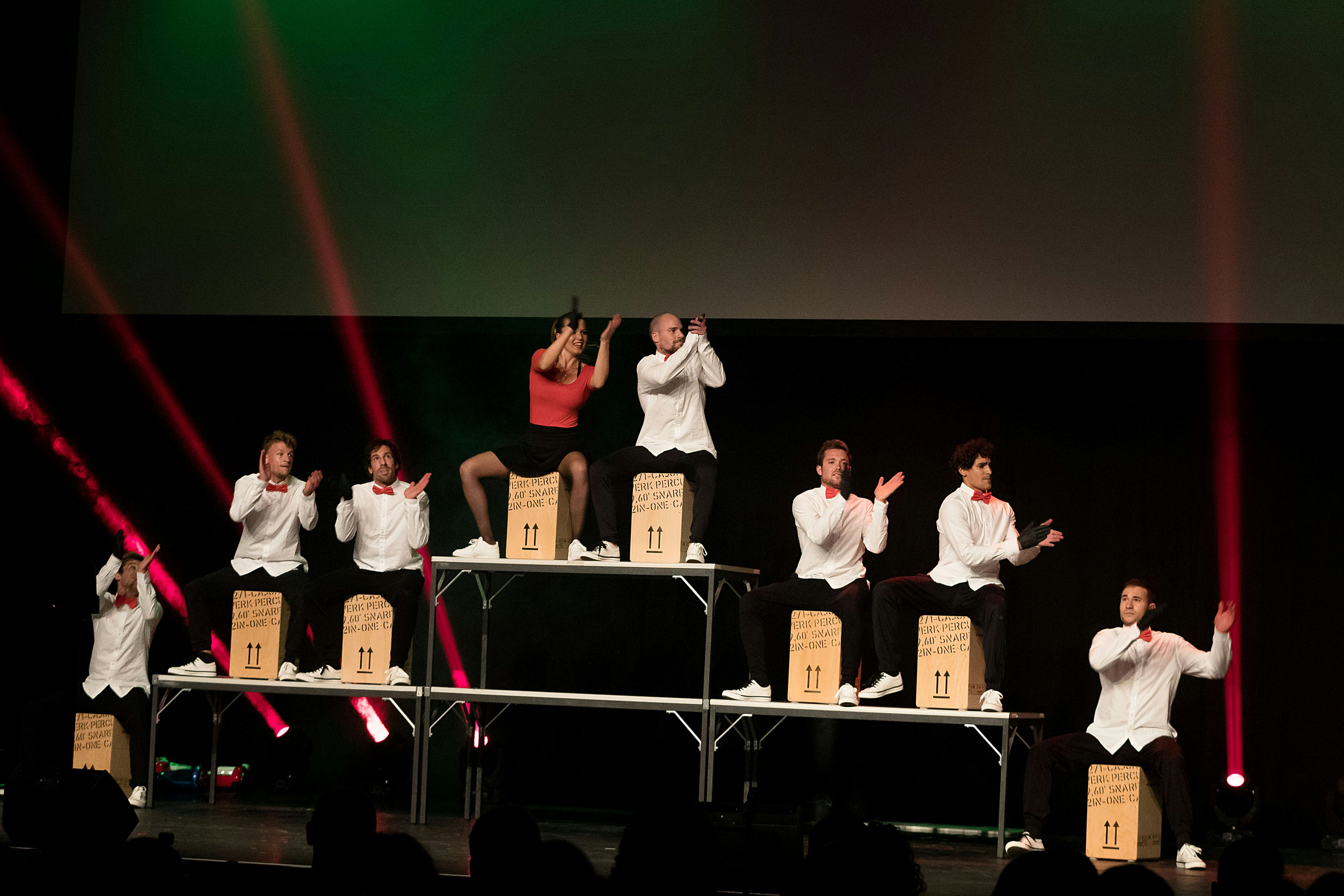 Die aus Studierenden der EHSM bestehende Gruppe ArtPerformance zeigte zum Abschluss der Feier ihr neues Bühnenprogramm vor. Foto: BASPO / Ueli Känzig