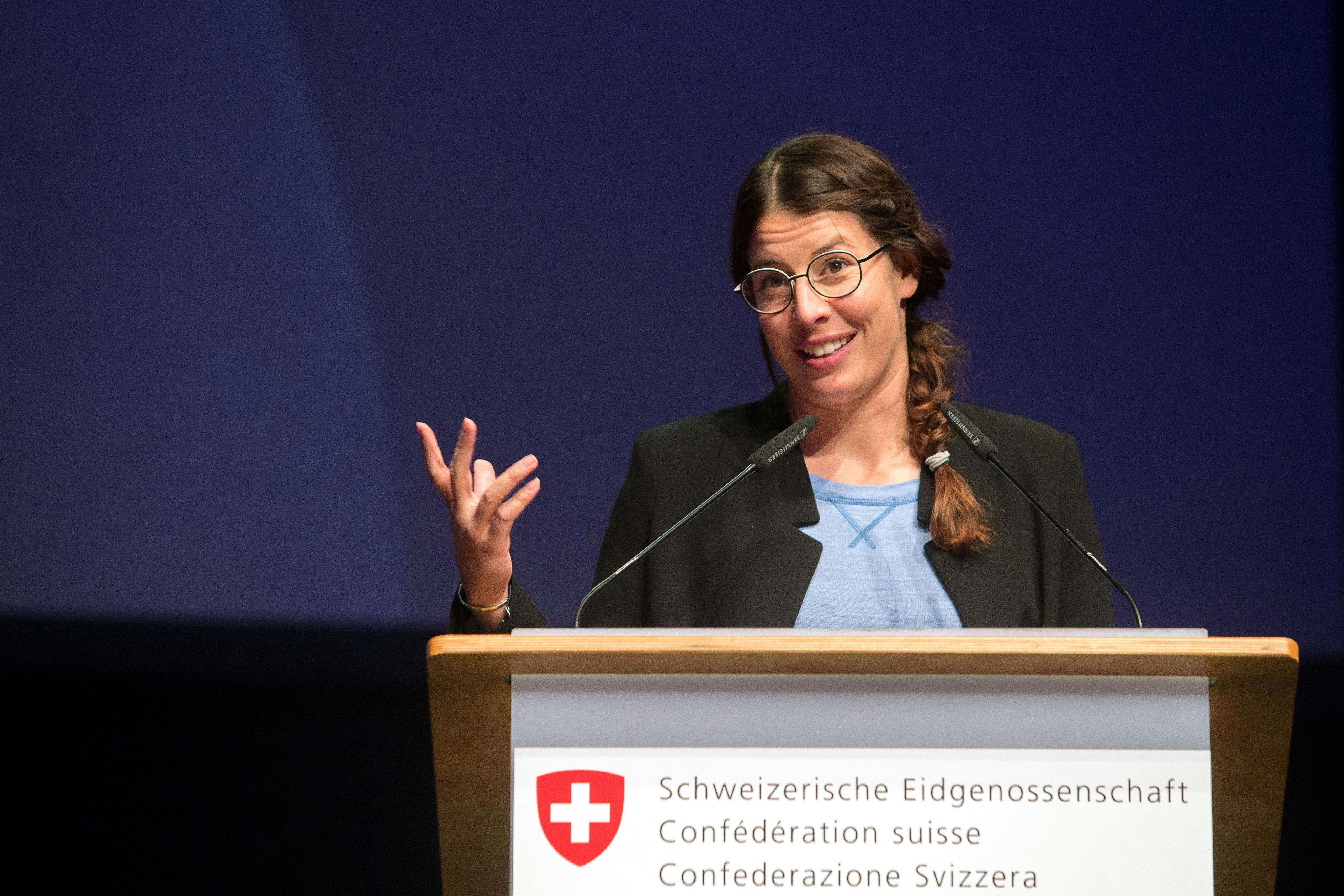 Dominique Gisin spricht über ihre Erfahrungen mit Höchstleistungen in Sport und Studium. Foto: BASPO / Ueli Känzig