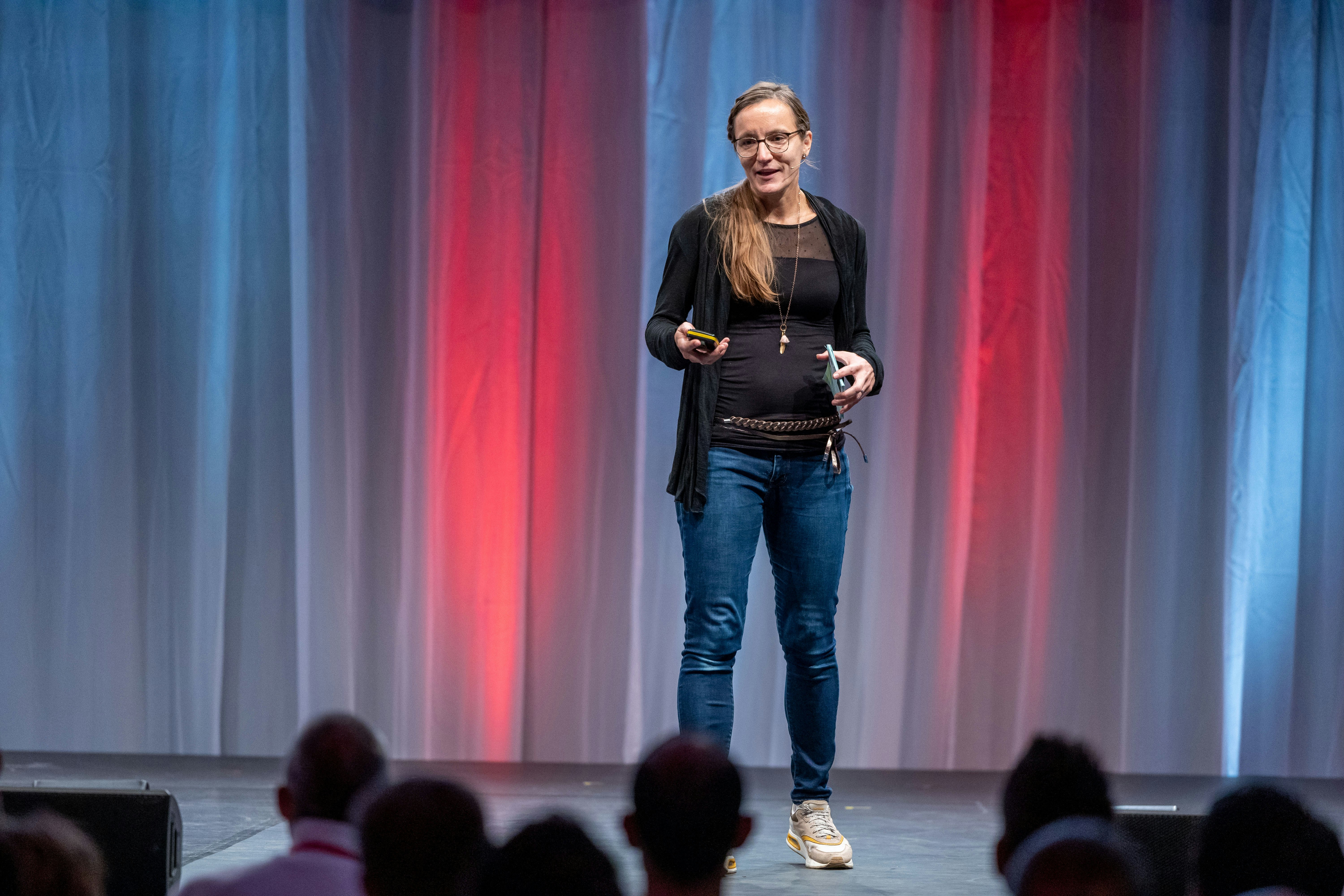 Pierina Schreyer, Leiterin Fachstelle "Integration und Prävention" der EHSM über die Frage "Wie schützen wir Menschen im Sport?".
Foto: BASPO / Ueli Känzig