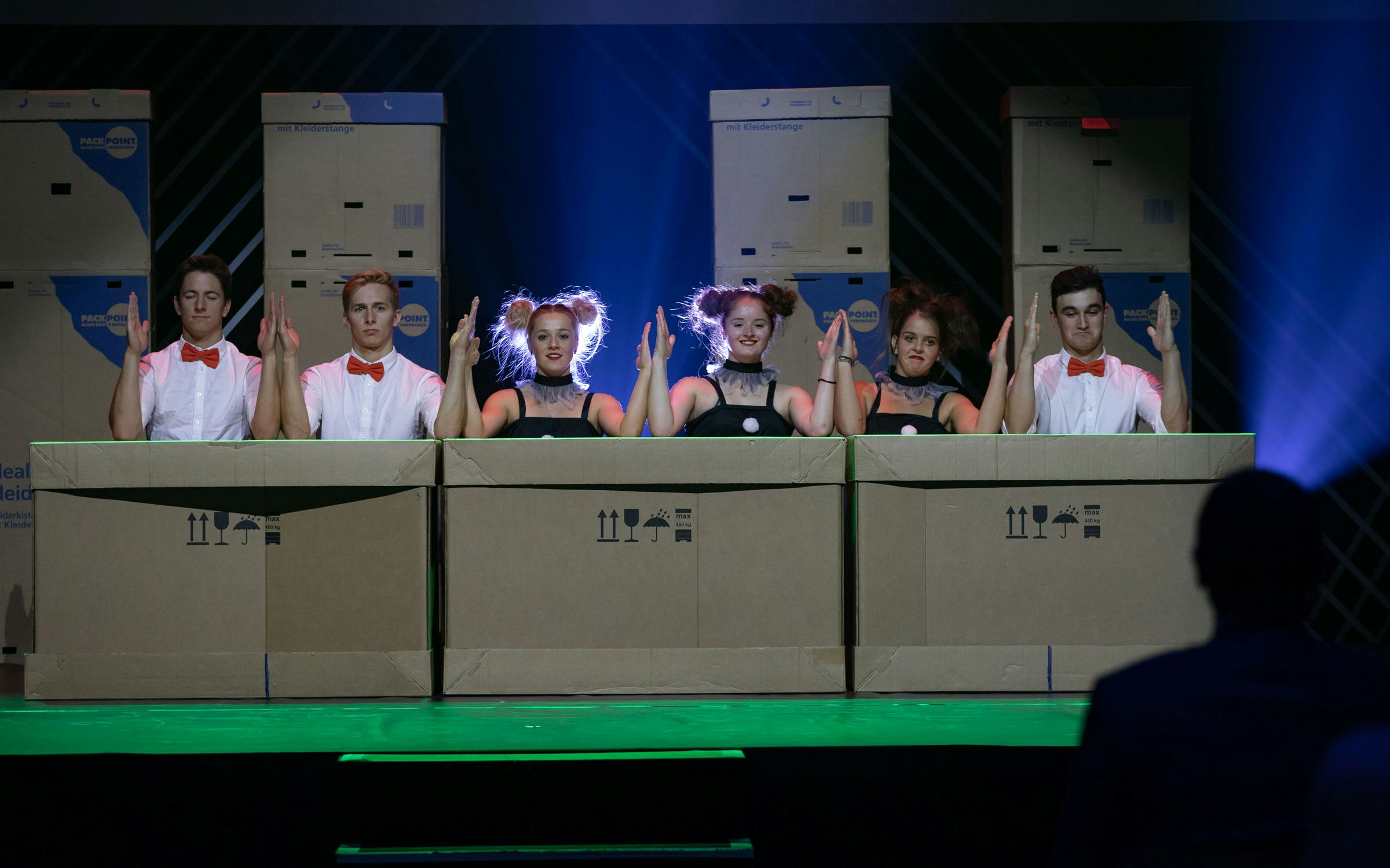 Auftritt von Art Performance, Studierende der EHSM, die Tanz und Akrobatik vermischen.
Foto: BASPO / Ueli Känzig