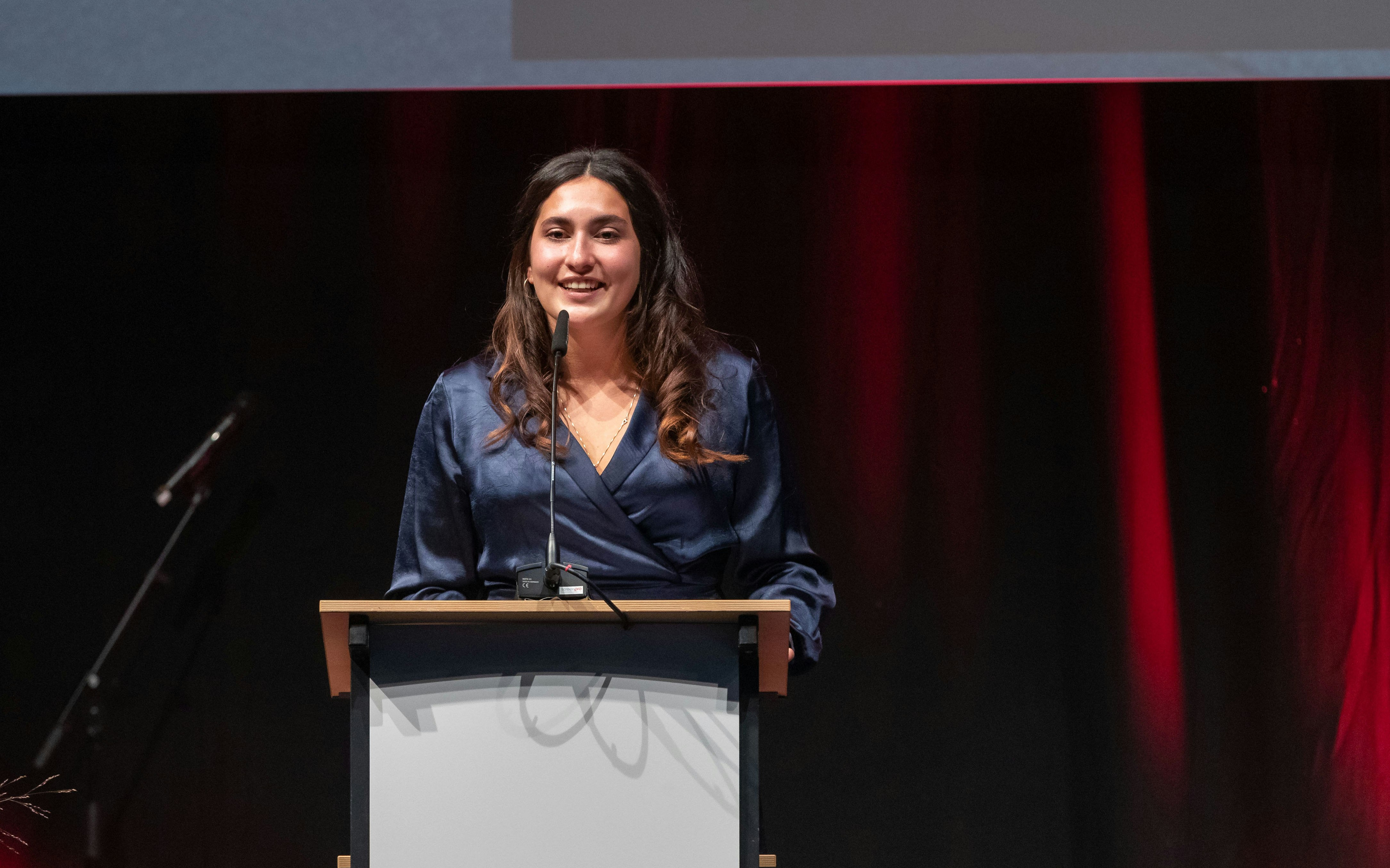 Bachelor-Absolventin Julia Bräm hielt stellvertretend fürihre Klasse einen Rückblick auf ihr Studium
Foto: BASPO / Ueli Känzig