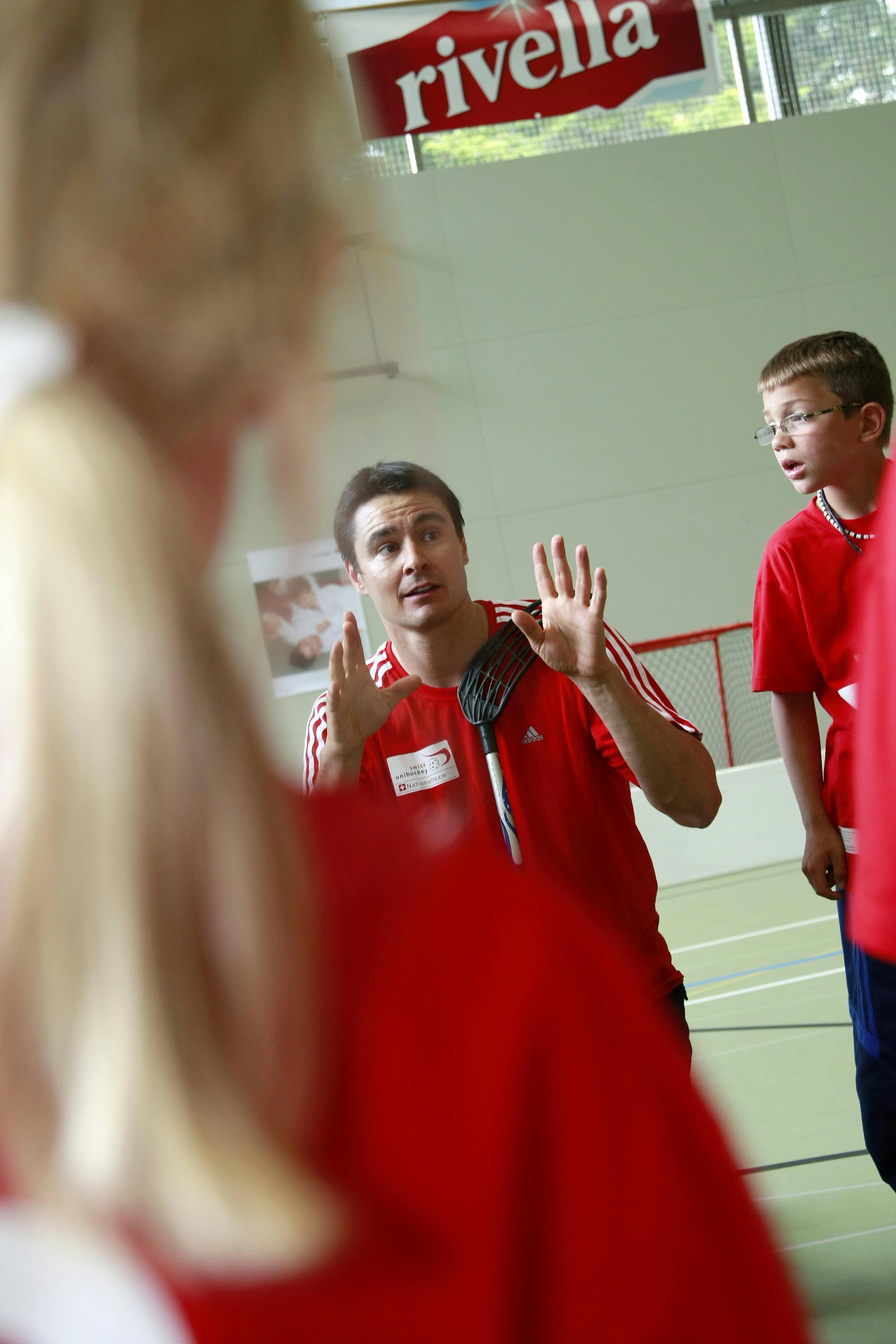 Sporttag Magglingen, schule.bewegt und J+S Kids. Kinder, Bewegungsfoerderung. Unihockeyspieler Mark Wolf.
(Foto: BASPO / Ulrich Kaenzig)
