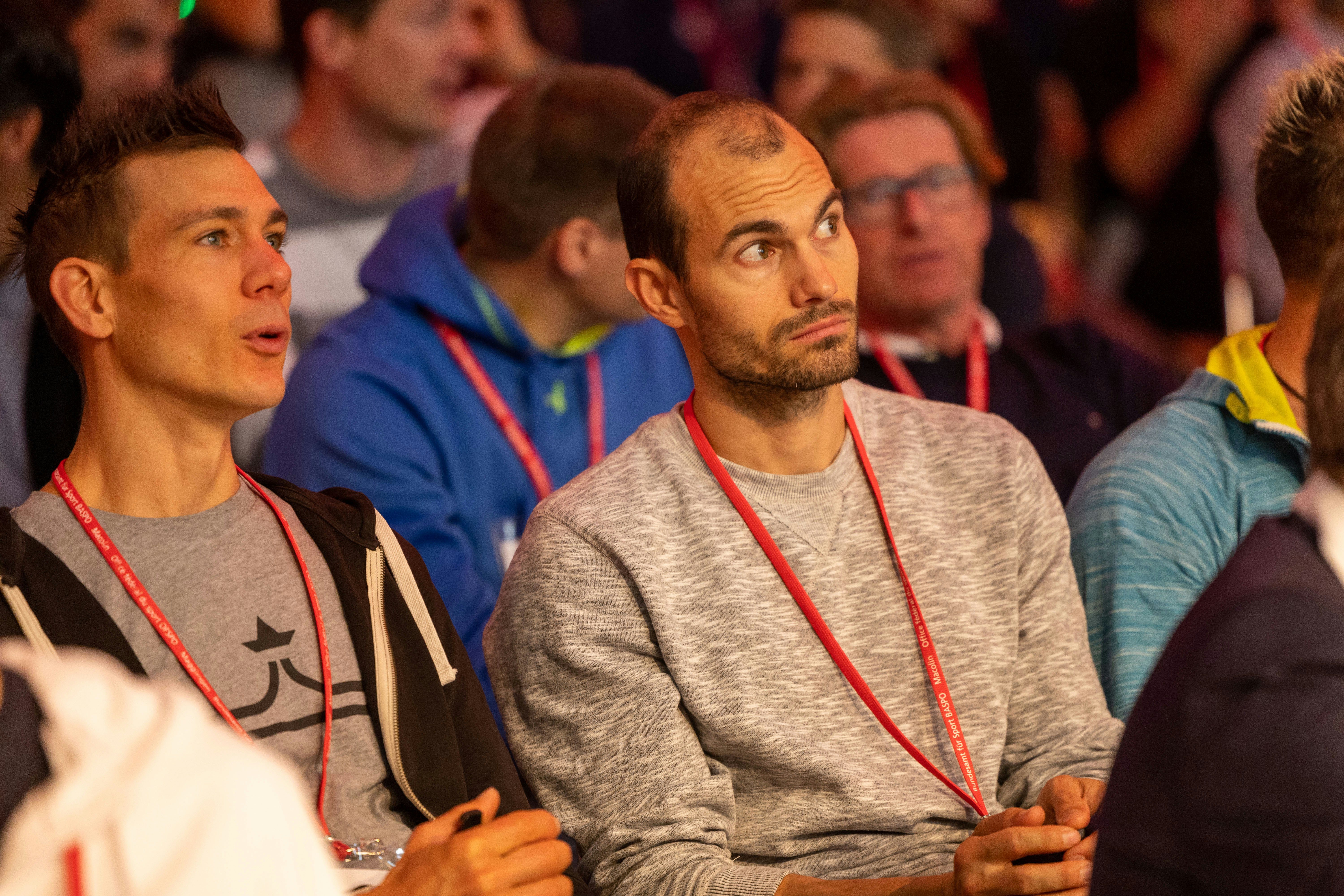 Diskussionen unter den Teilnehmenden der MTT 2022 zum Thema "Erfolg, aber zu welchem Preis?"
Foto: BASPO / Ueli Känzig