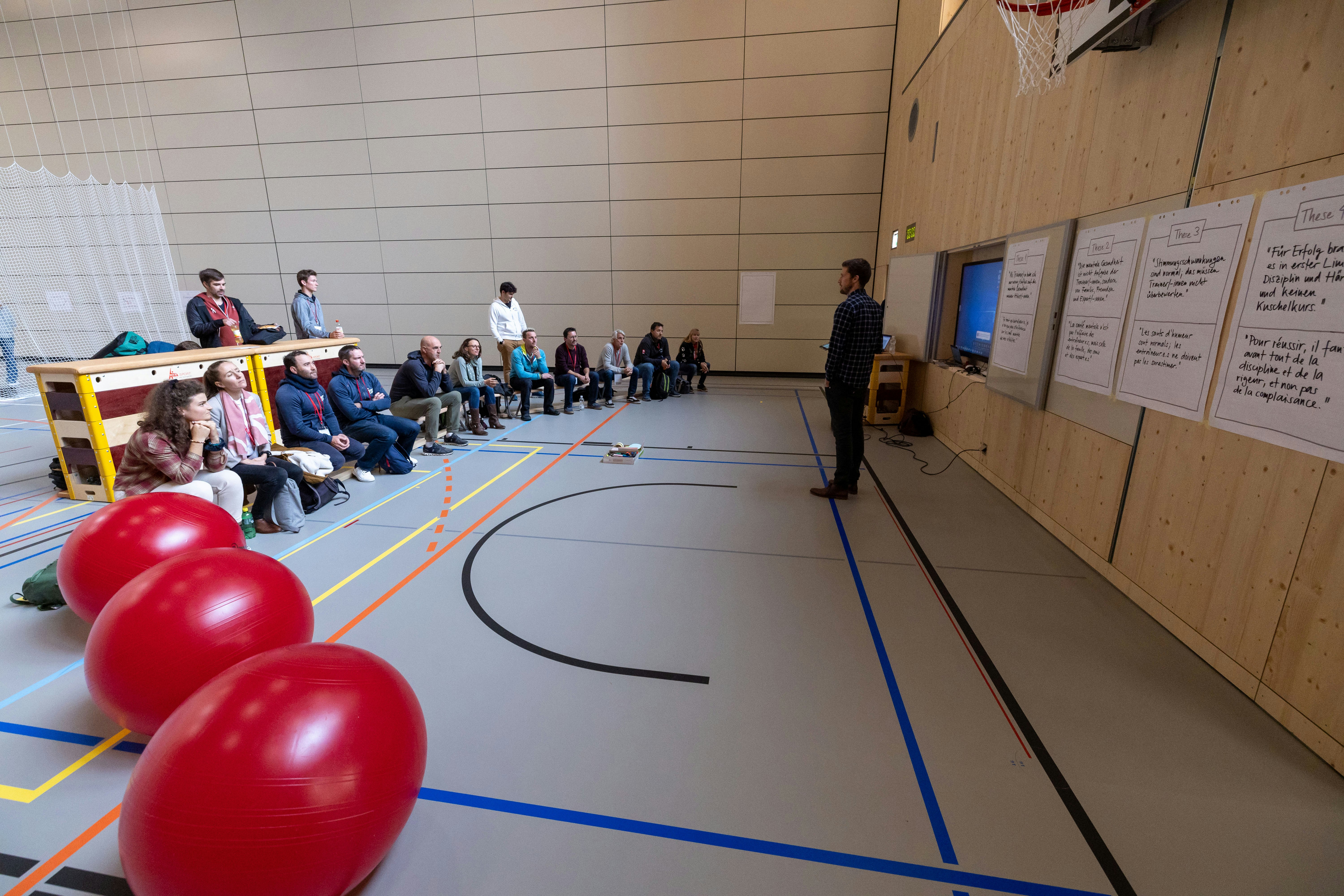 In den Learning Communities tauschen sich die Teilnehmenden der MTT 2022 über fachspezifische Themen aus.
Foto: BASPO / Ueli Känzig